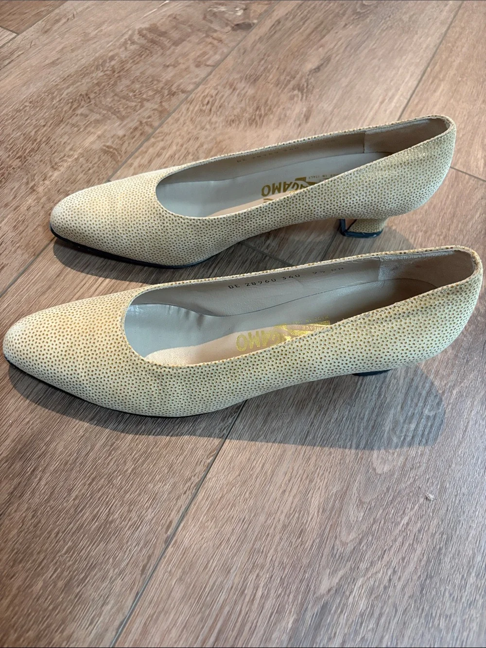 Salvatore Ferragamo Tan Textured Suede Leather Pumps Made in Italy Luxury Kitten